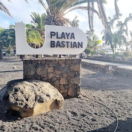 Appartamento Playa Bastian First Line Of The Sea Costa Teguise Esterno foto