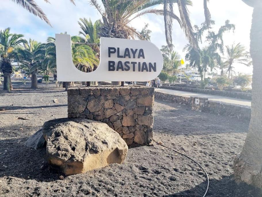 Appartamento Playa Bastian First Line Of The Sea Costa Teguise Esterno foto