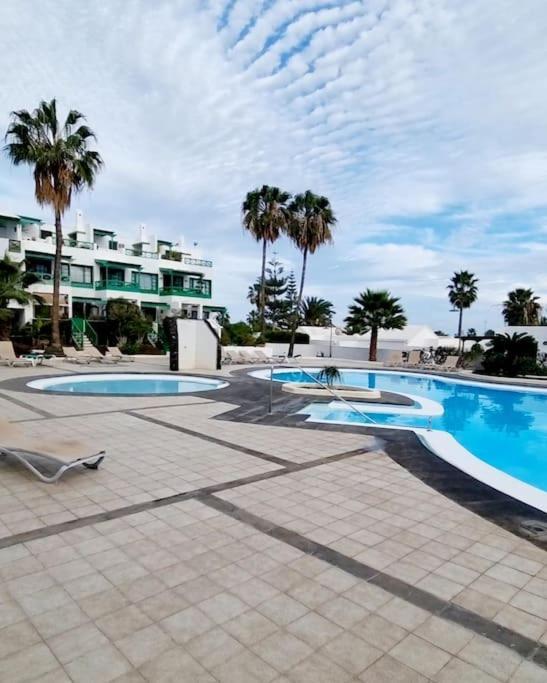 Appartamento Playa Bastian First Line Of The Sea Costa Teguise Esterno foto