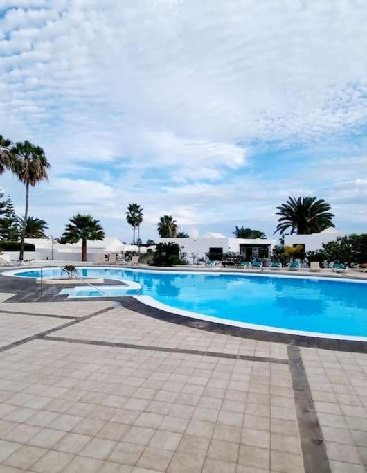 Appartamento Playa Bastian First Line Of The Sea Costa Teguise Esterno foto